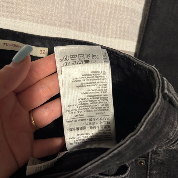 NWOT Levi’s 711 Skinny Women’s Black 32 Jeans - Picture 3 of 7